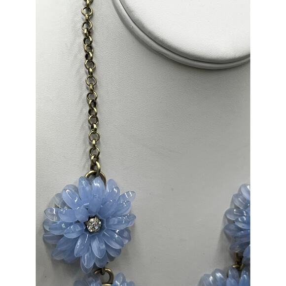 J. Crew Periwinkle Blue Acrylic Floral  Dahlia Statement Necklace & Earring Set - Picture 9 of 13